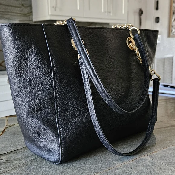 Coach Turn-Lock Chain Leather Tote Bag 2022 - Picture 5 of 16